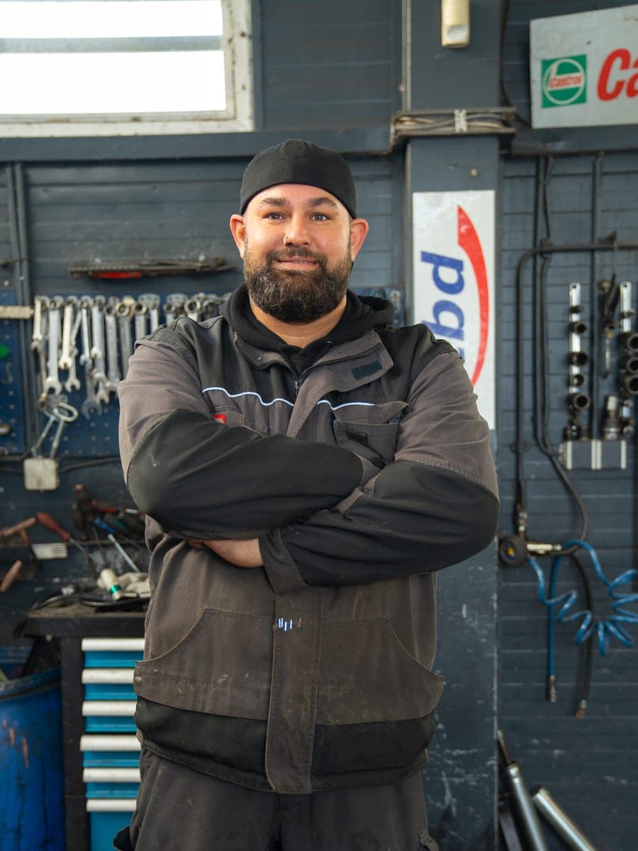 Thomas Nee in der Werkstatt